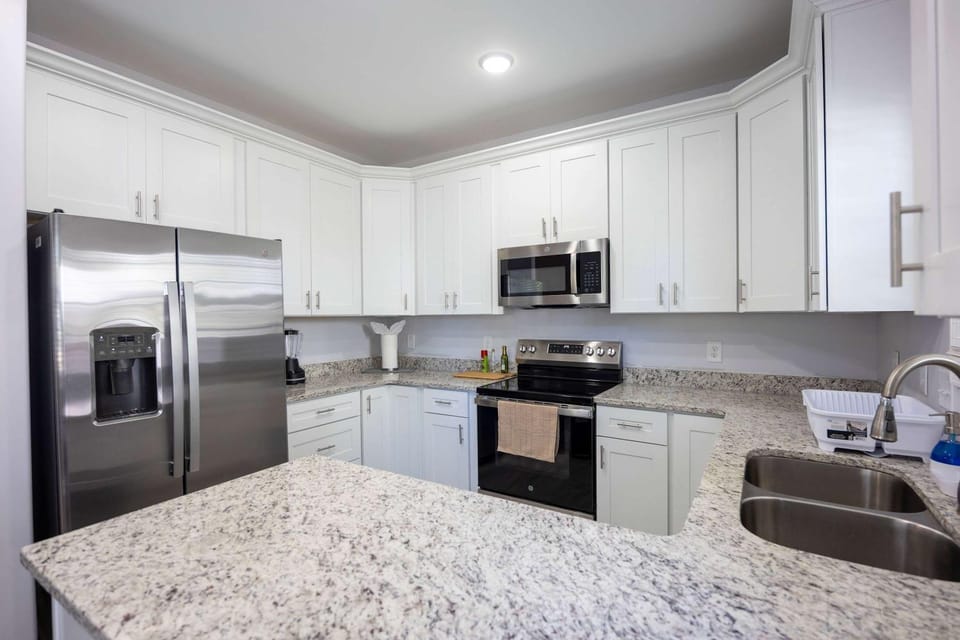2 Min to Downtown - 9 to Elon - Fast Wi-Fi House in Burlington