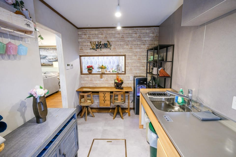 Kitchen or kitchenette, Dining area, minibar