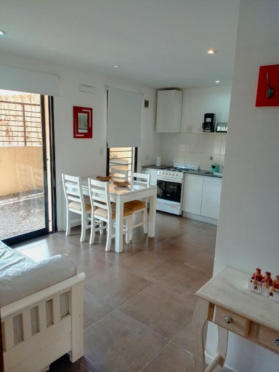 Kitchen or kitchenette, Dining area, oven, toaster