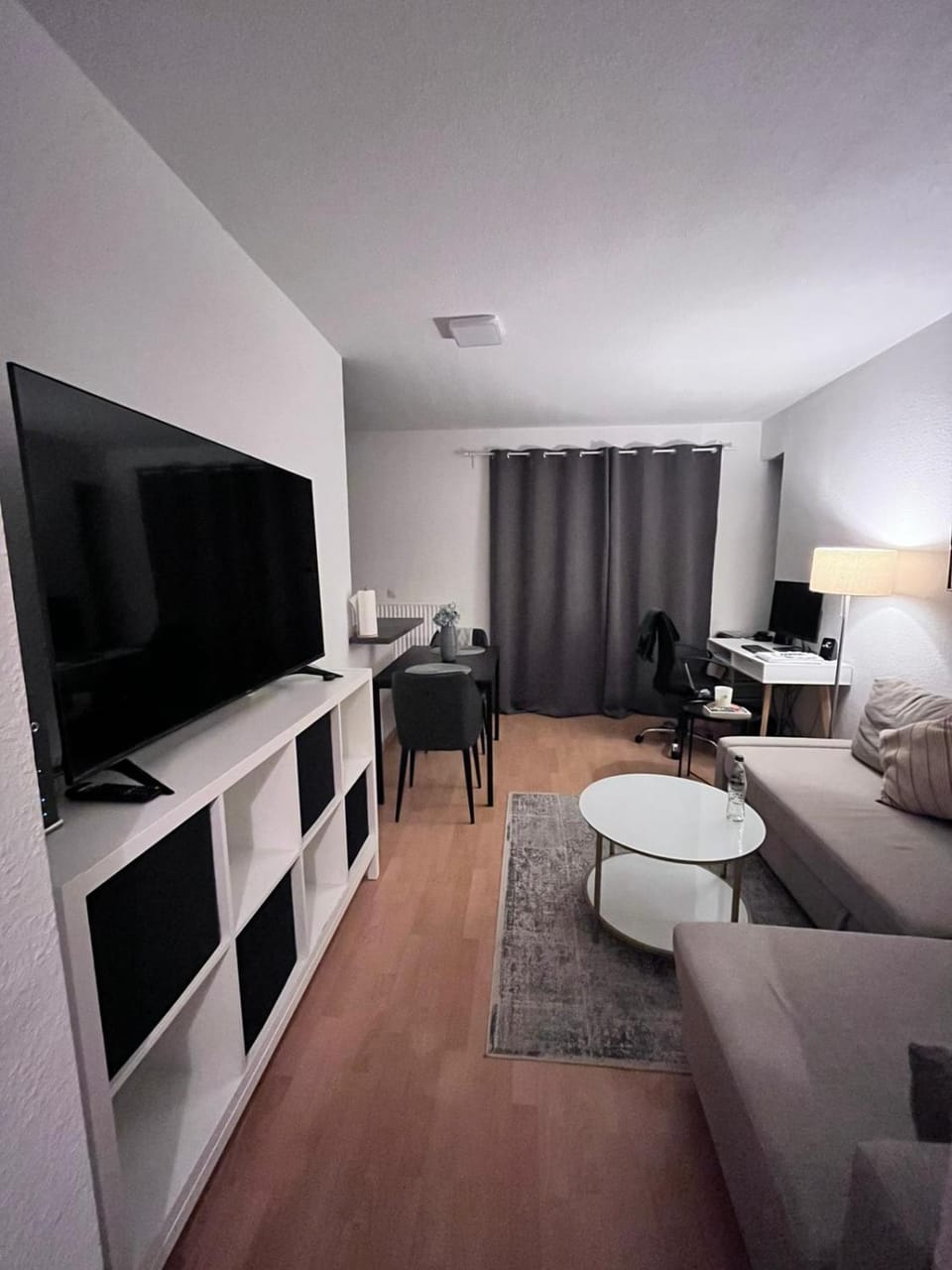 Living room, Photo of the whole room, Seating area