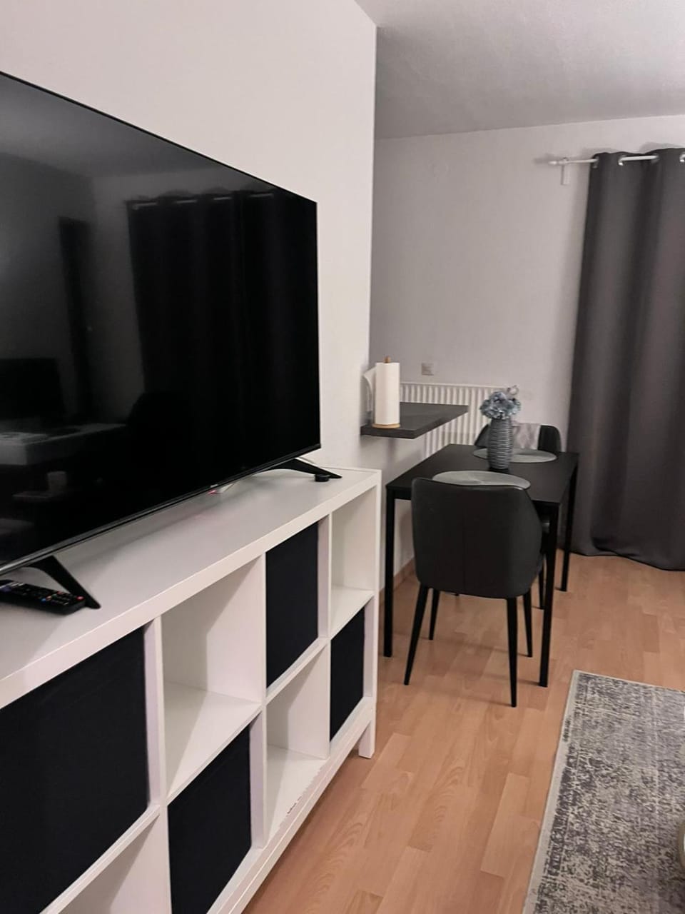 TV and multimedia, Living room, Seating area, Dining area, Evening entertainment
