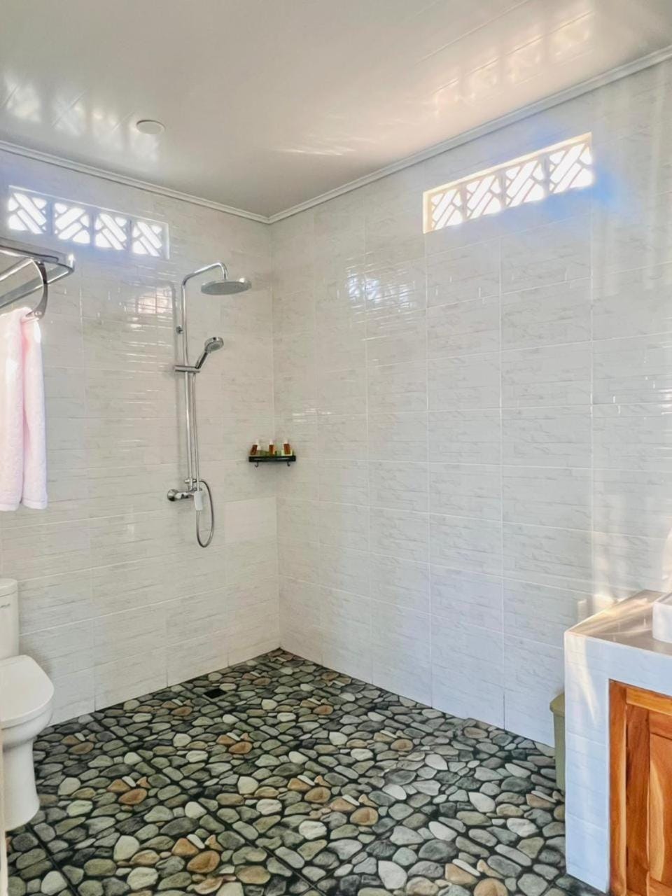 Shower, Toilet, Bathroom, towels