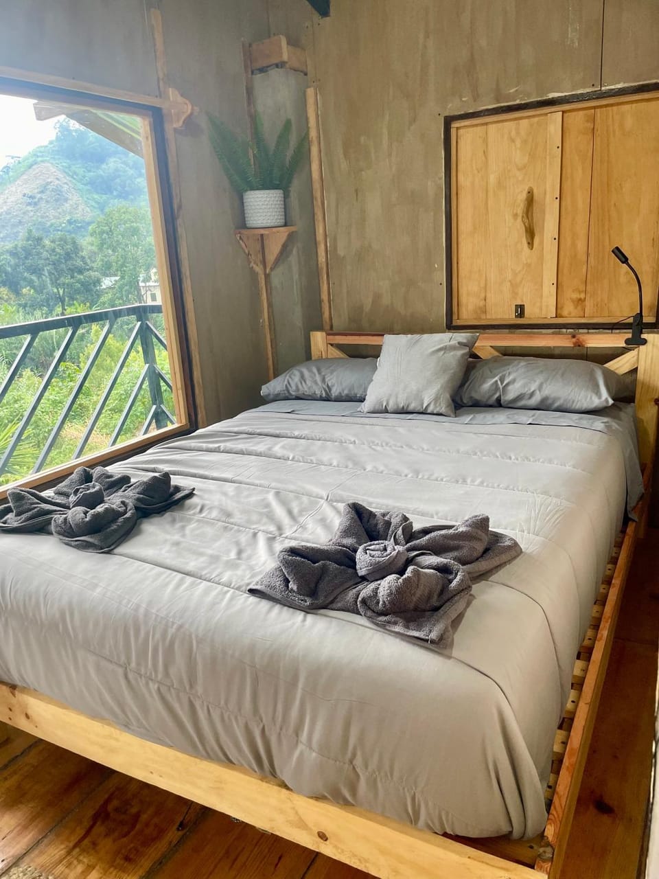 EB5 Escape Tzununa, Lake Atitlan Room #1 - two minute walk to the Lake Hostel in Sololá Department