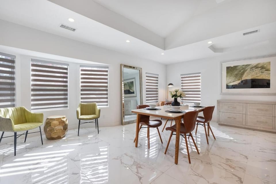 Seating area, Dining area