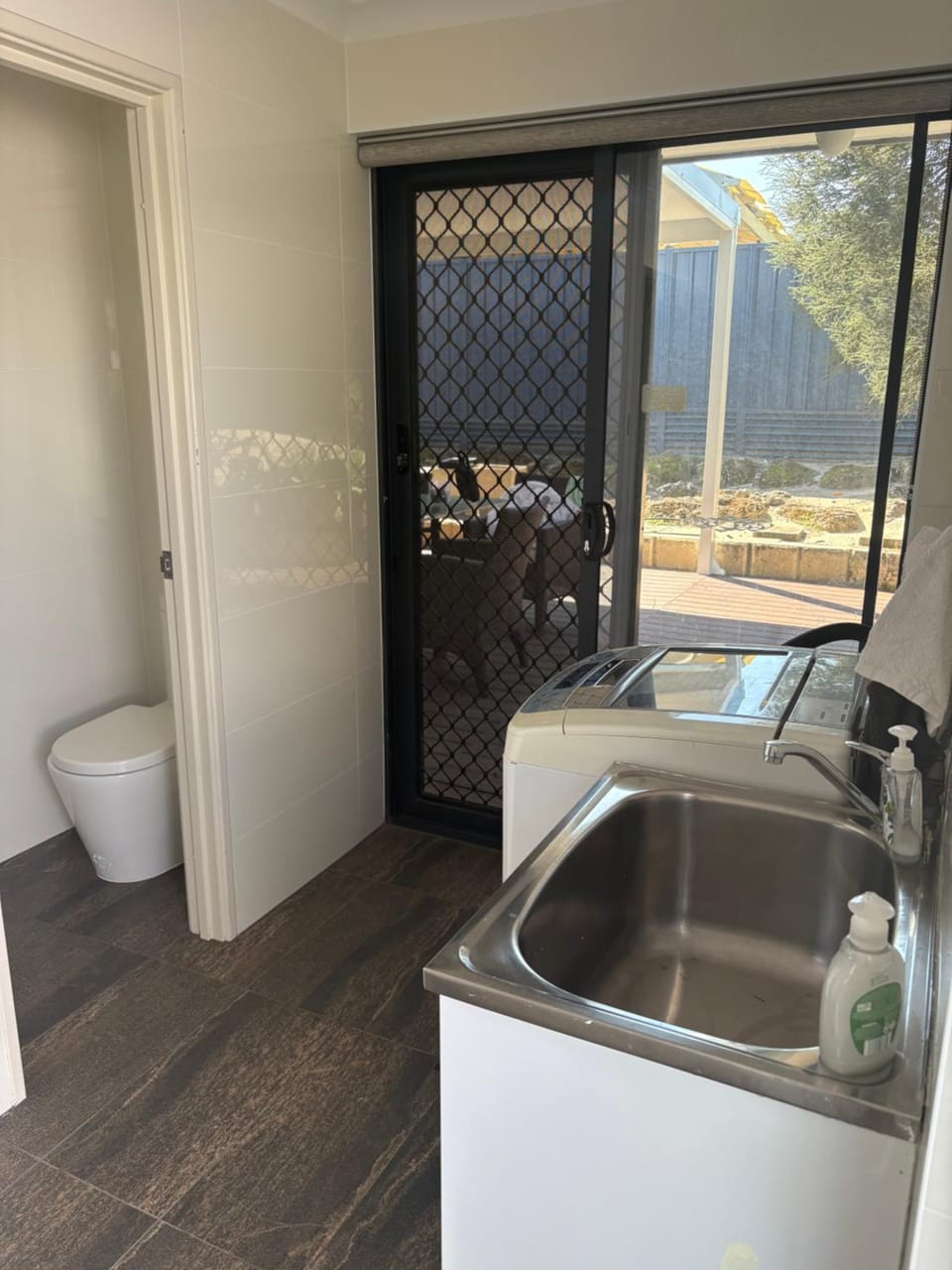 3x1 unit at back of main house Apartment in Bibra Lake