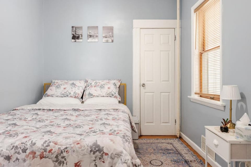 Free Parking -5 Guests- 30 min to NYC Apartment in Bayonne