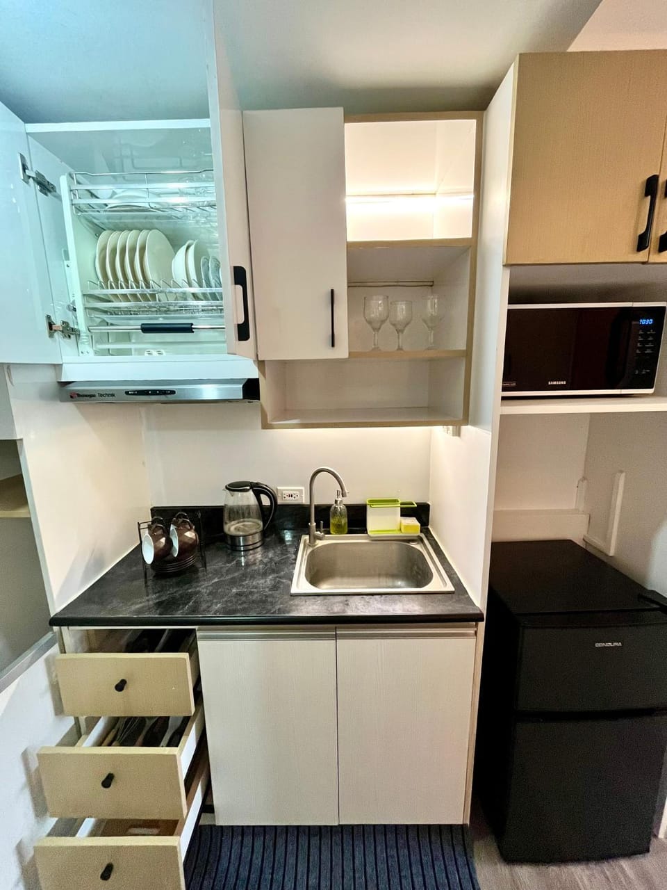 Kitchen or kitchenette
