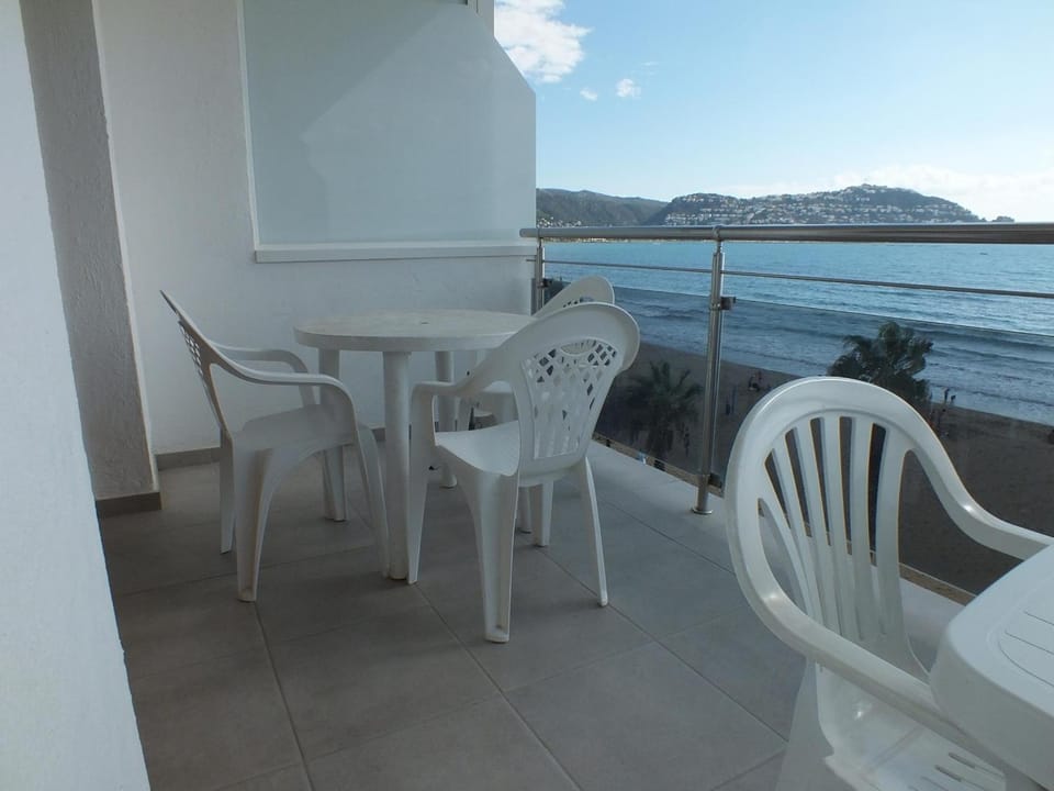 Apartamento frente al mar para 6 con parking en Rosas - ES-204-80 Apartment in Roses