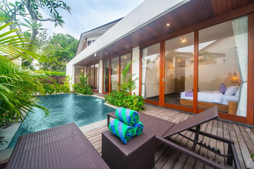 Property building, Garden, View (from property/room), Balcony/Terrace, Garden view, Pool view, Swimming pool, sunbed