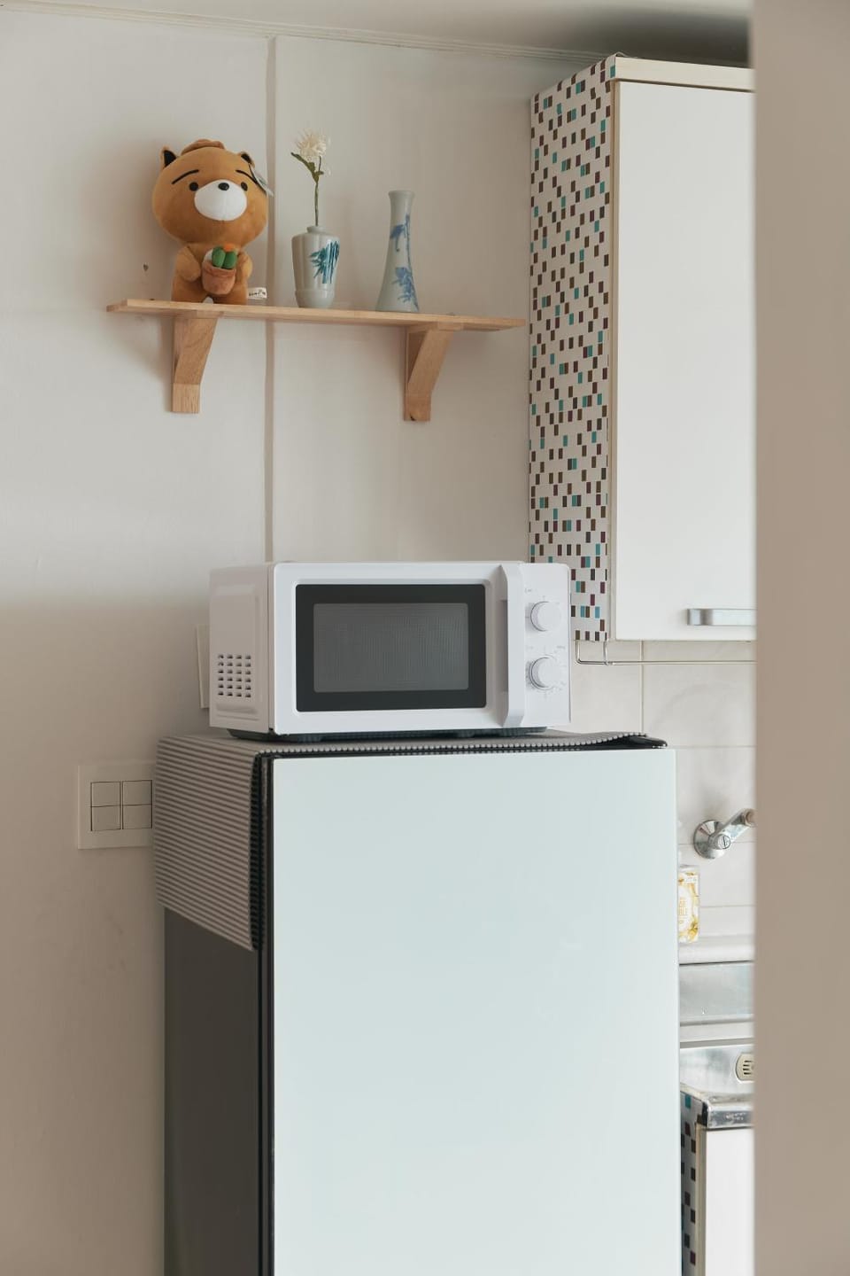 Kitchen or kitchenette, minibar