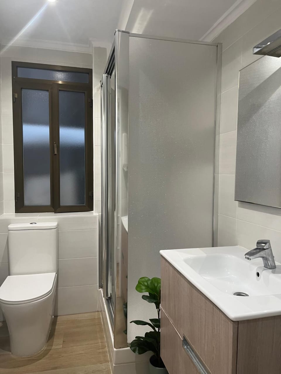 Pension Angelines, Sneuu Hostel Santander Bed and Breakfast in Santander