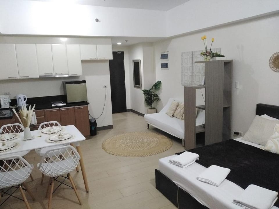 Venice Mall Area Mckinley Hills Taguig Apartment in Makati