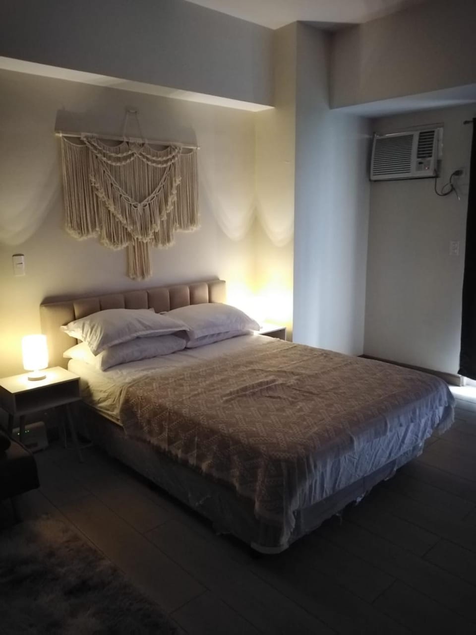 Venice Mall Area Mckinley Hills Taguig Apartment in Makati