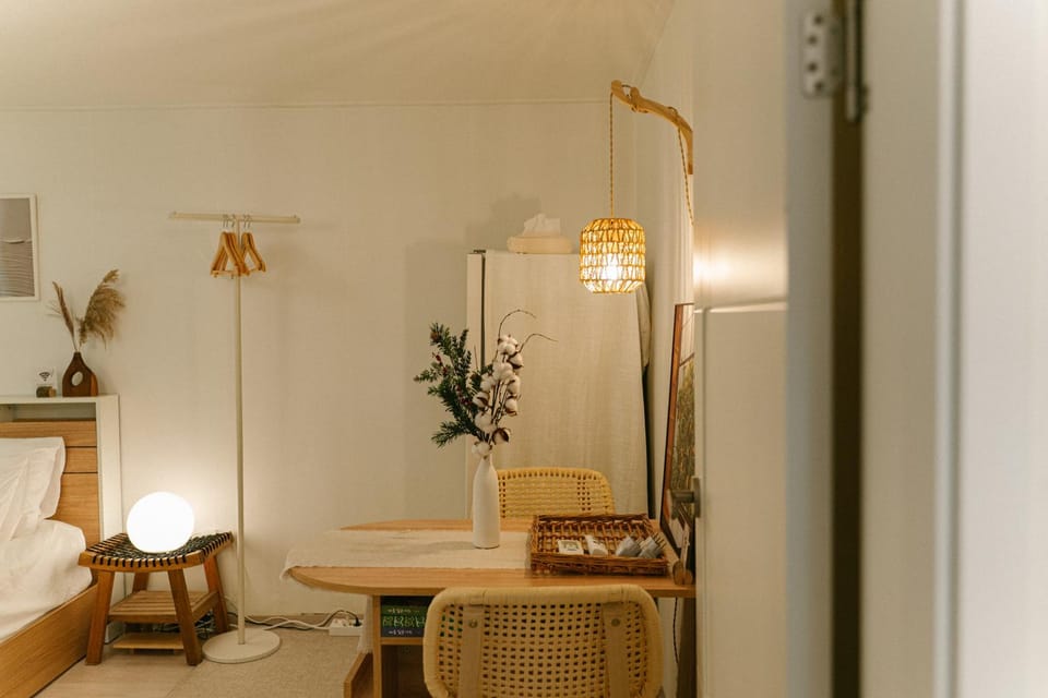 Photo of the whole room, Seating area, Dining area