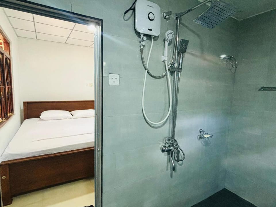 Shower, Bed