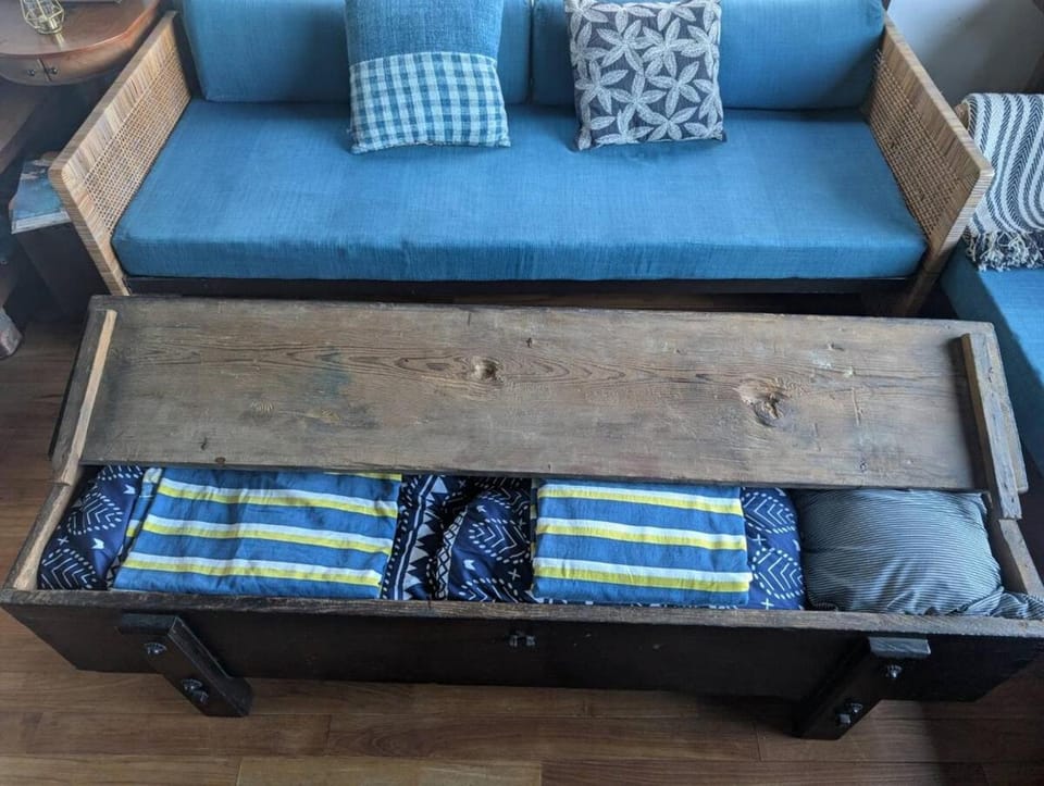 Bed, Living room