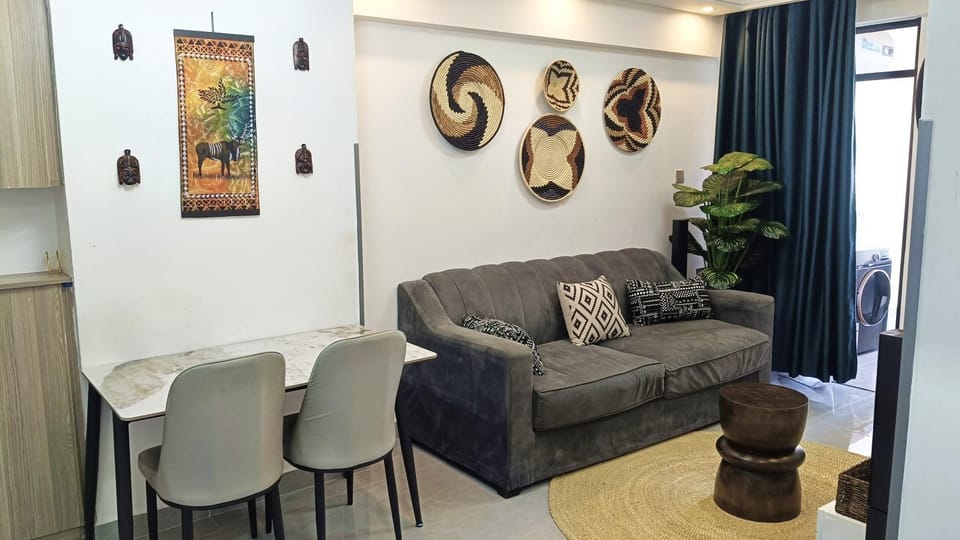 Spacious 1BR Valley Heights Apartment with extra bed in Kilimani Lavington 1 min walk to Quickmart 5 min to Valley Arcade 10 min to Yaya Centre 5 min to Ngong Road Full kitchen fast WiFi smart TV free parking Proper security and self checkin Apartment in Nairobi County