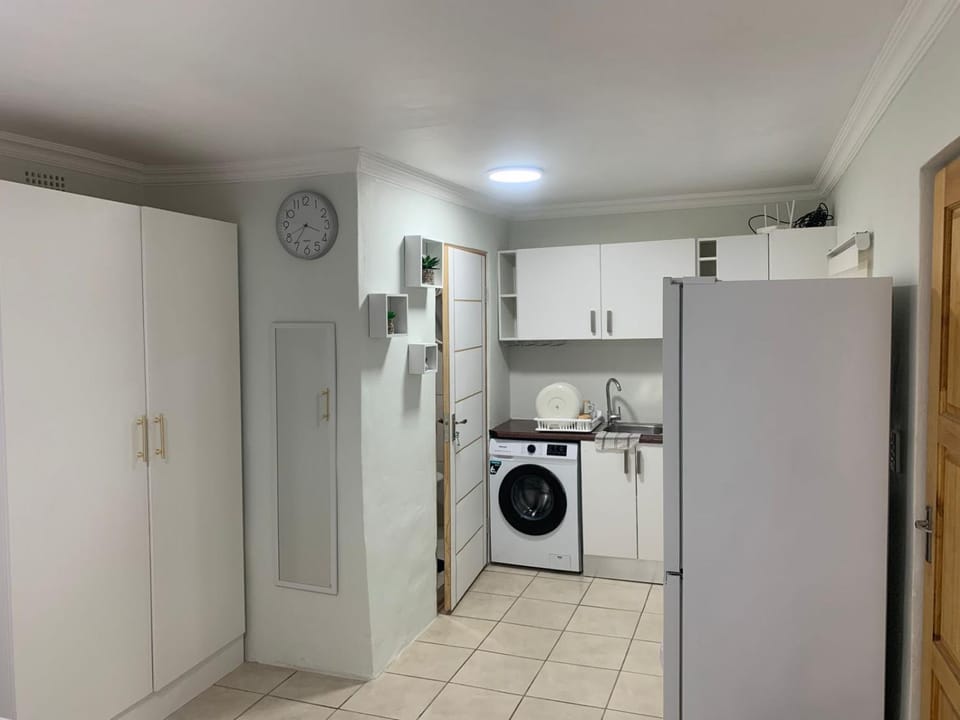 Kitchen or kitchenette, washing machine