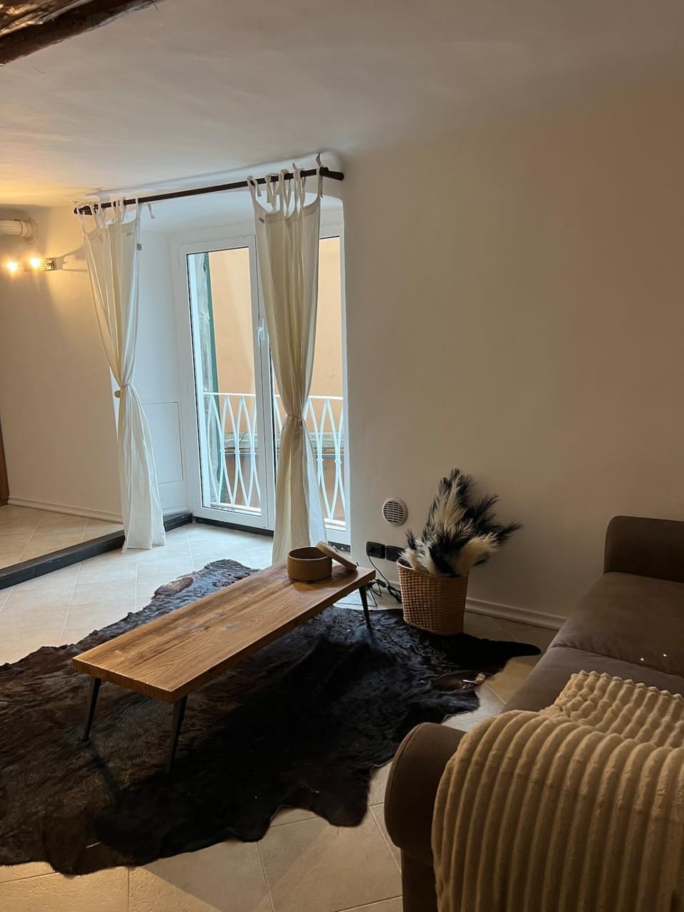 Living room, Photo of the whole room, Seating area