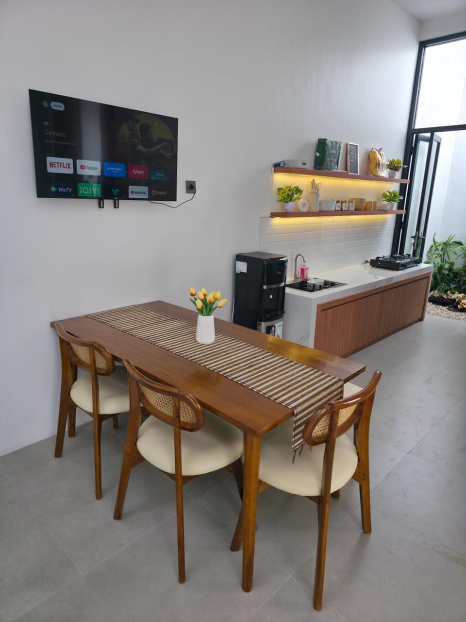 TV and multimedia, Kitchen or kitchenette, Dining area