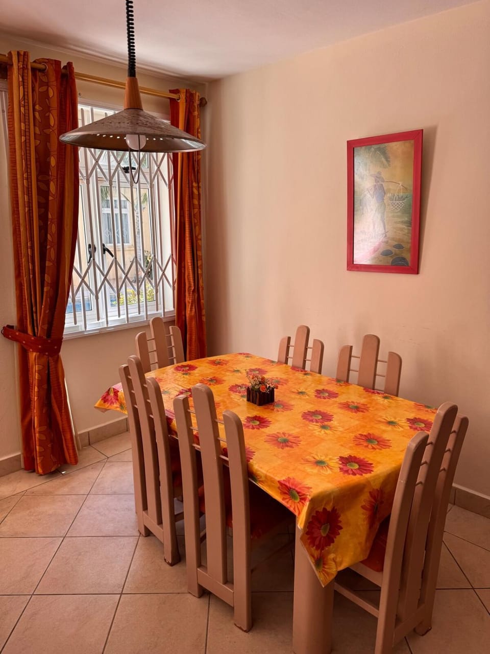 Seating area, Dining area