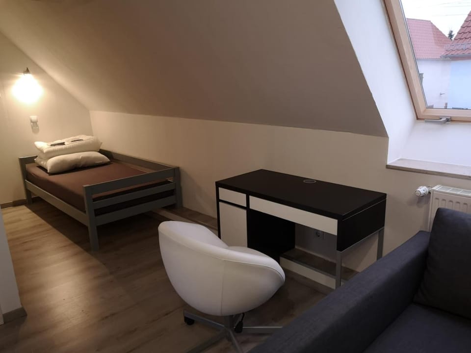 Photo of the whole room, Seating area, Bedroom