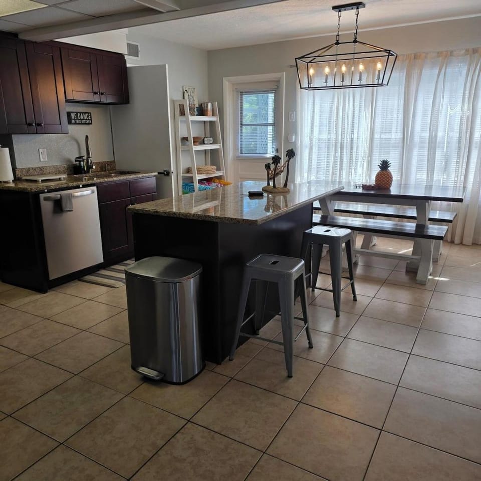 Largo Pool House Firepit Pet Friendly House in Largo