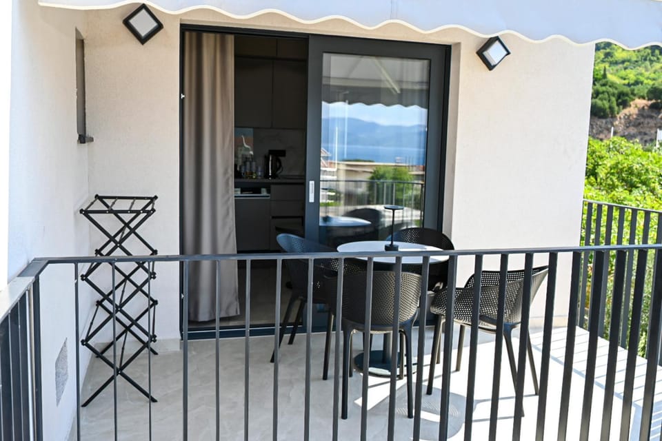 Balcony/Terrace, Dining area