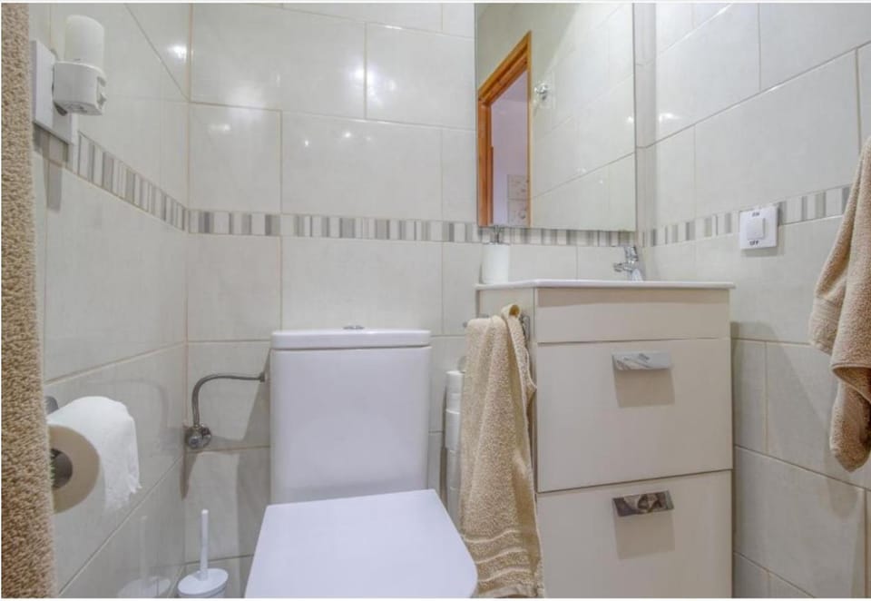 Toilet, Bathroom, towels