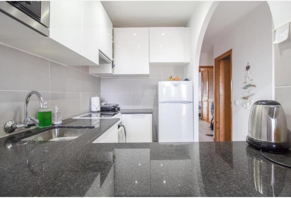 Coffee/tea facilities, Kitchen or kitchenette, oven, toaster
