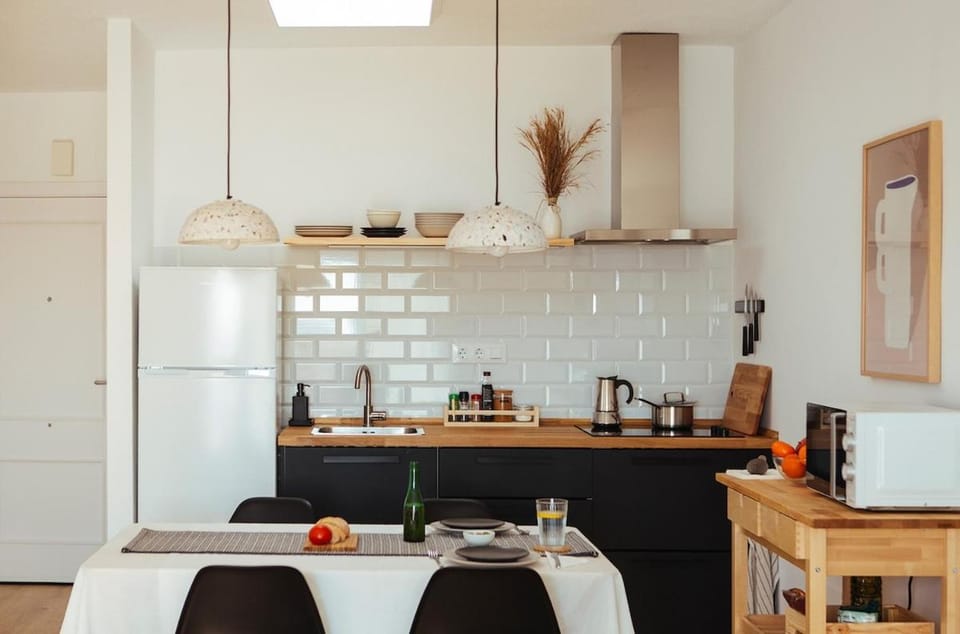 Kitchen or kitchenette, Dining area, oven, stove, toaster