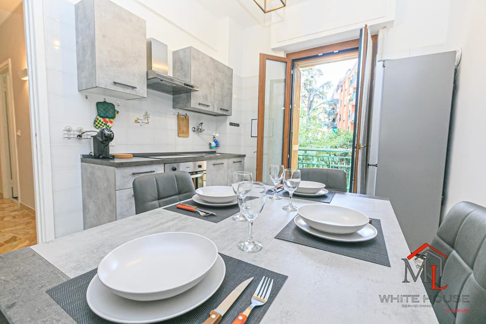 Kitchen or kitchenette, Dining area, oven, stove