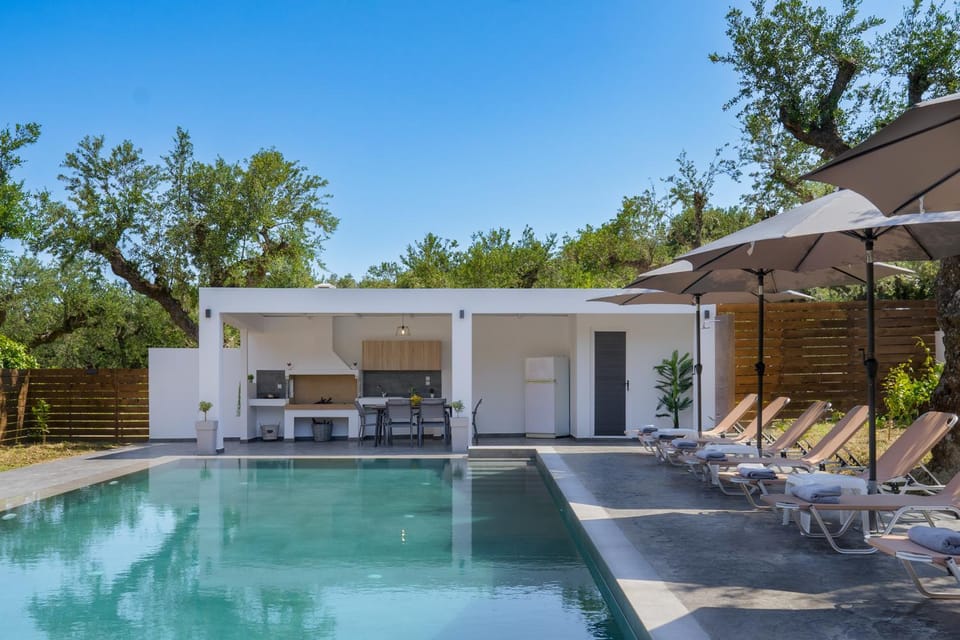 Property building, Patio, Spring, Day, Pool view, Swimming pool, sunbed
