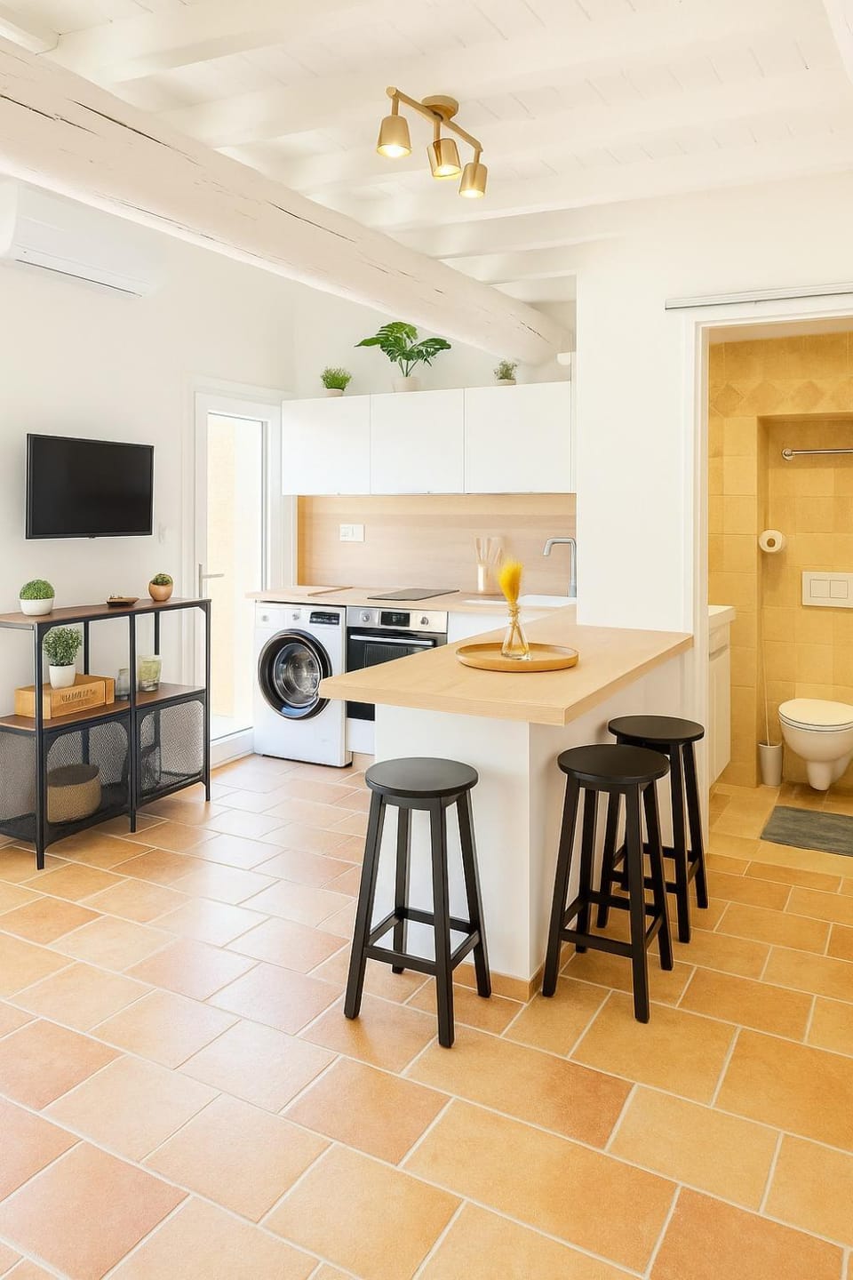 TV and multimedia, Kitchen or kitchenette, Seating area