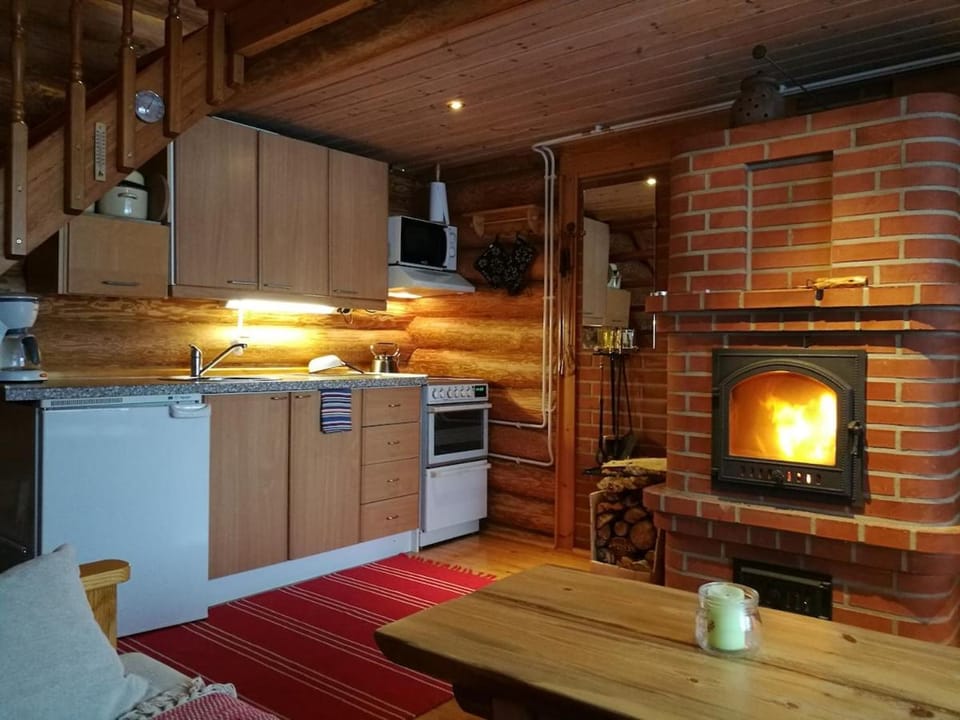Kitchen or kitchenette, fireplace, fireplace