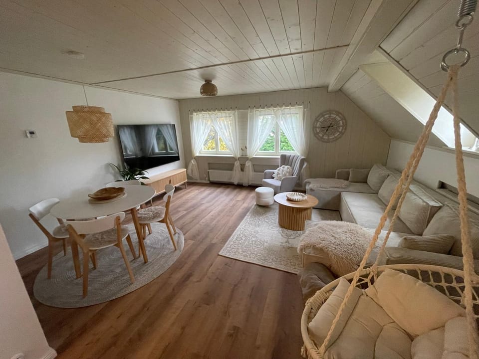 Communal lounge/ TV room, Living room, Seating area