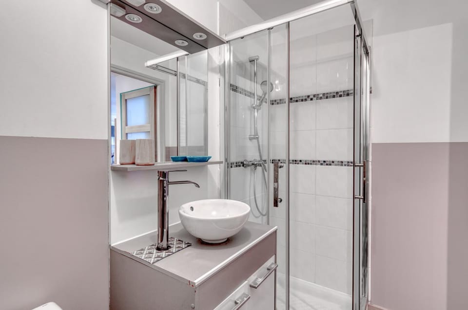 Shower, Bathroom