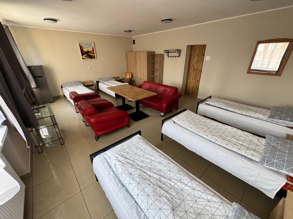 Bed, TV and multimedia, Living room, Photo of the whole room, Seating area, Bedroom