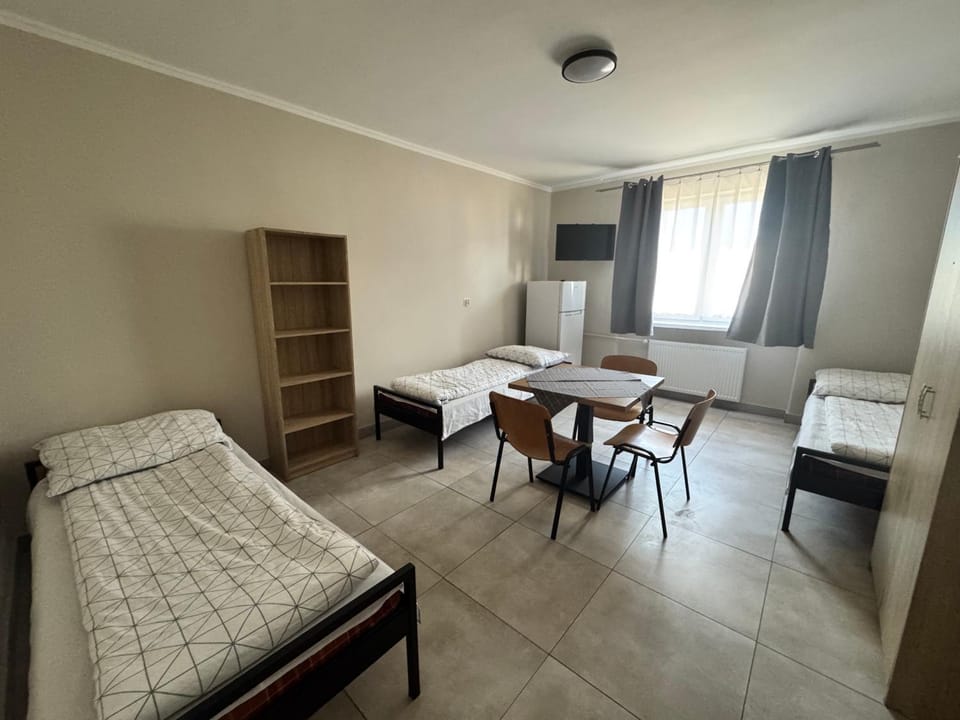Bed, TV and multimedia, Photo of the whole room, Seating area, Dining area, Bedroom, wardrobe