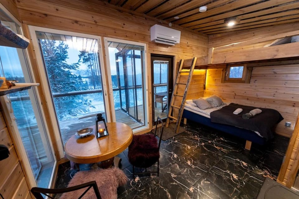 Bed, Winter, Living room, Photo of the whole room, Seating area