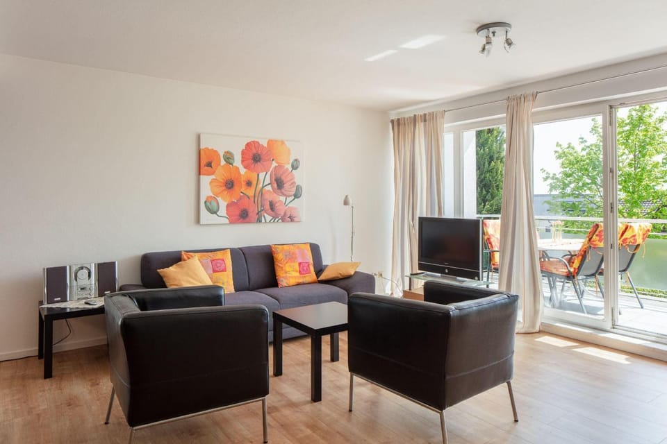 TV and multimedia, Balcony/Terrace, Living room, Seating area, Dining area