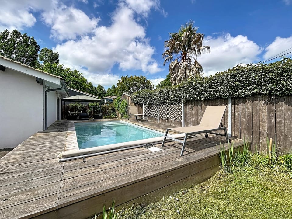 Garden view, Pool view, Swimming pool, sunbed