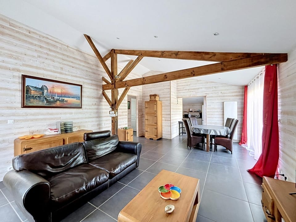 TV and multimedia, Living room, Dining area