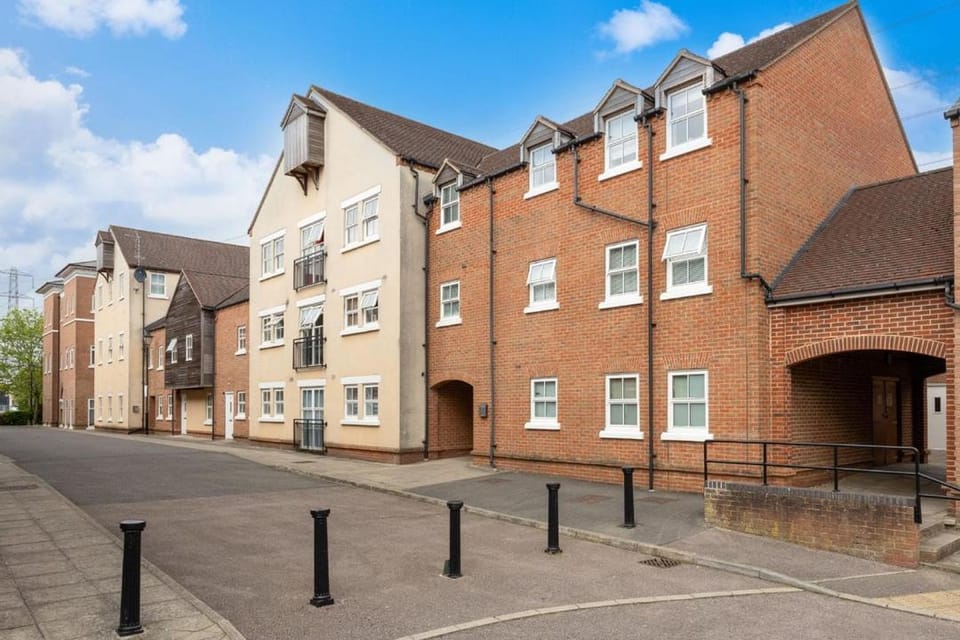 Property building, Neighbourhood, Street view, Location