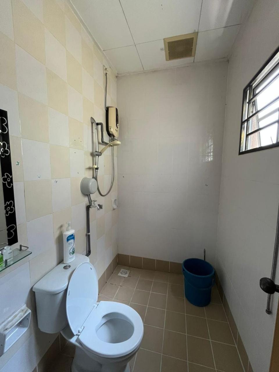 Kota Puteri Homestay Musllim Only - Near to Bandar Tasik Puteri House in Selangor, Malaysia