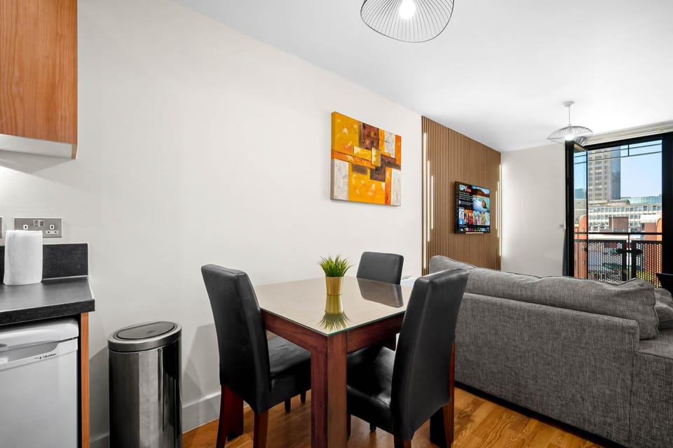 Kitchen or kitchenette, Living room, Seating area, Dining area