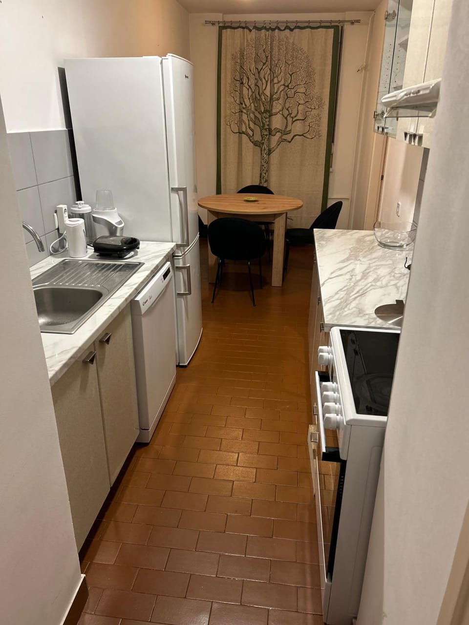 Kitchen or kitchenette, Dining area, dishwasher, oven
