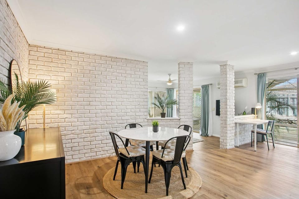 Seaview Escape Ocean Views & 500MBs Wifi House in Joondalup