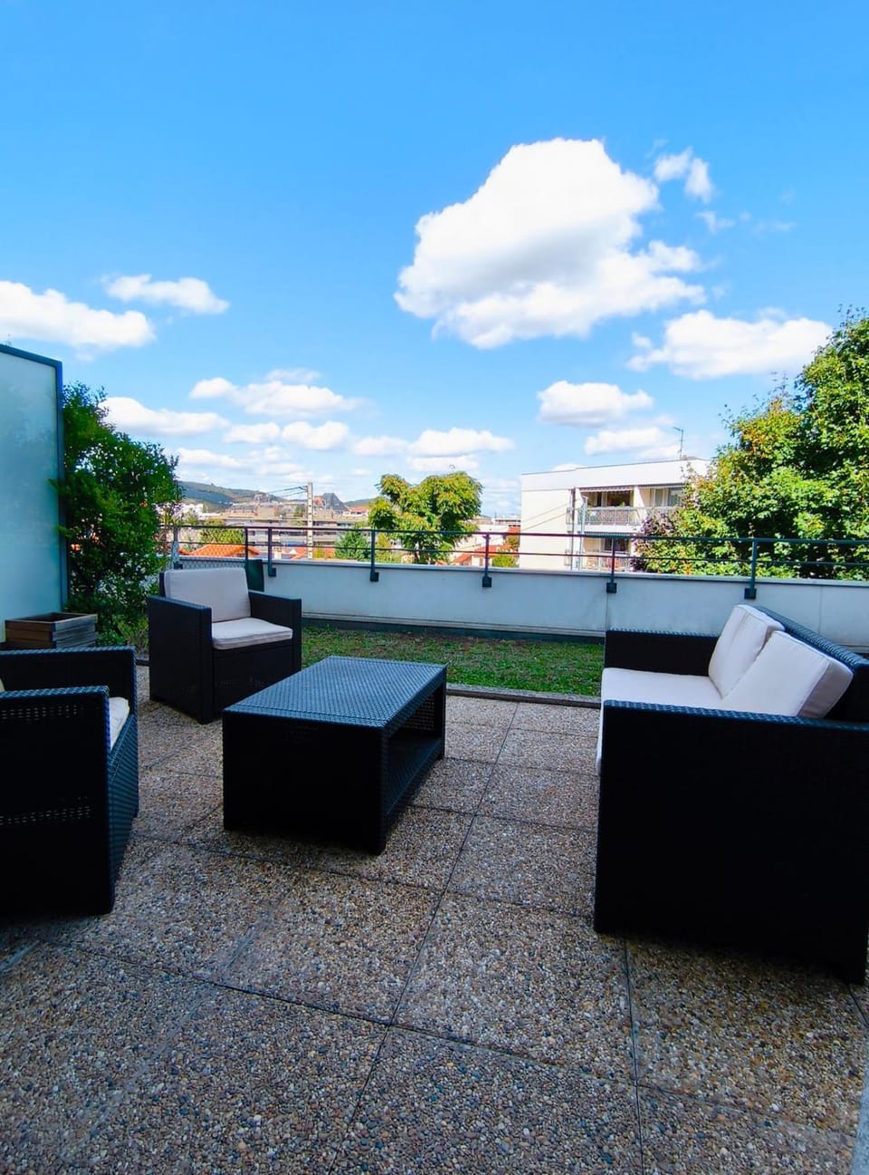 T2 Garage prive et Terrasse Proche Thermes Apartment in Clermont-Ferrand