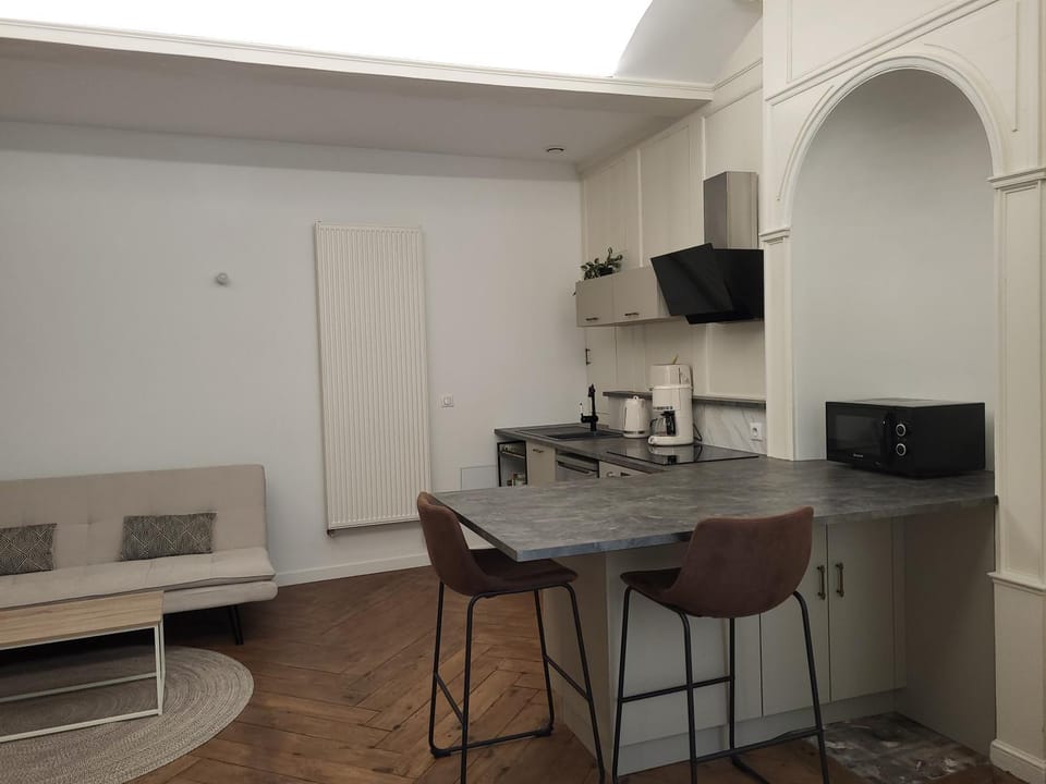 Kitchen or kitchenette, Dining area, stove, toaster